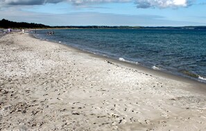 Beach nearby - Gorgeous home in Ebeltoft with kitchen (Ebeltoft)