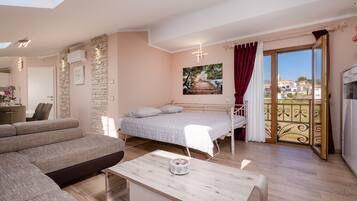 In-room safe, iron/ironing board, WiFi