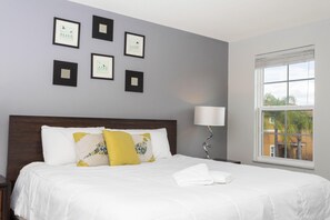 4 makuuhuonetta, silitysrauta/-lauta, vauvan matkasänky, ilmainen Wi-Fi