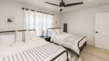 2 makuuhuonetta, tallelokero huoneessa, silitysrauta/-lauta, Wi-Fi