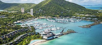 Yacht Club Villas