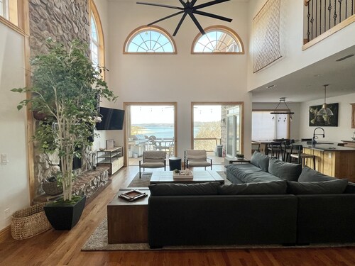 CAMP ROBERTIN RAKENNUSKOTI - Tilava 7 makuuhuonetta ja 4 kylpyhuonetta