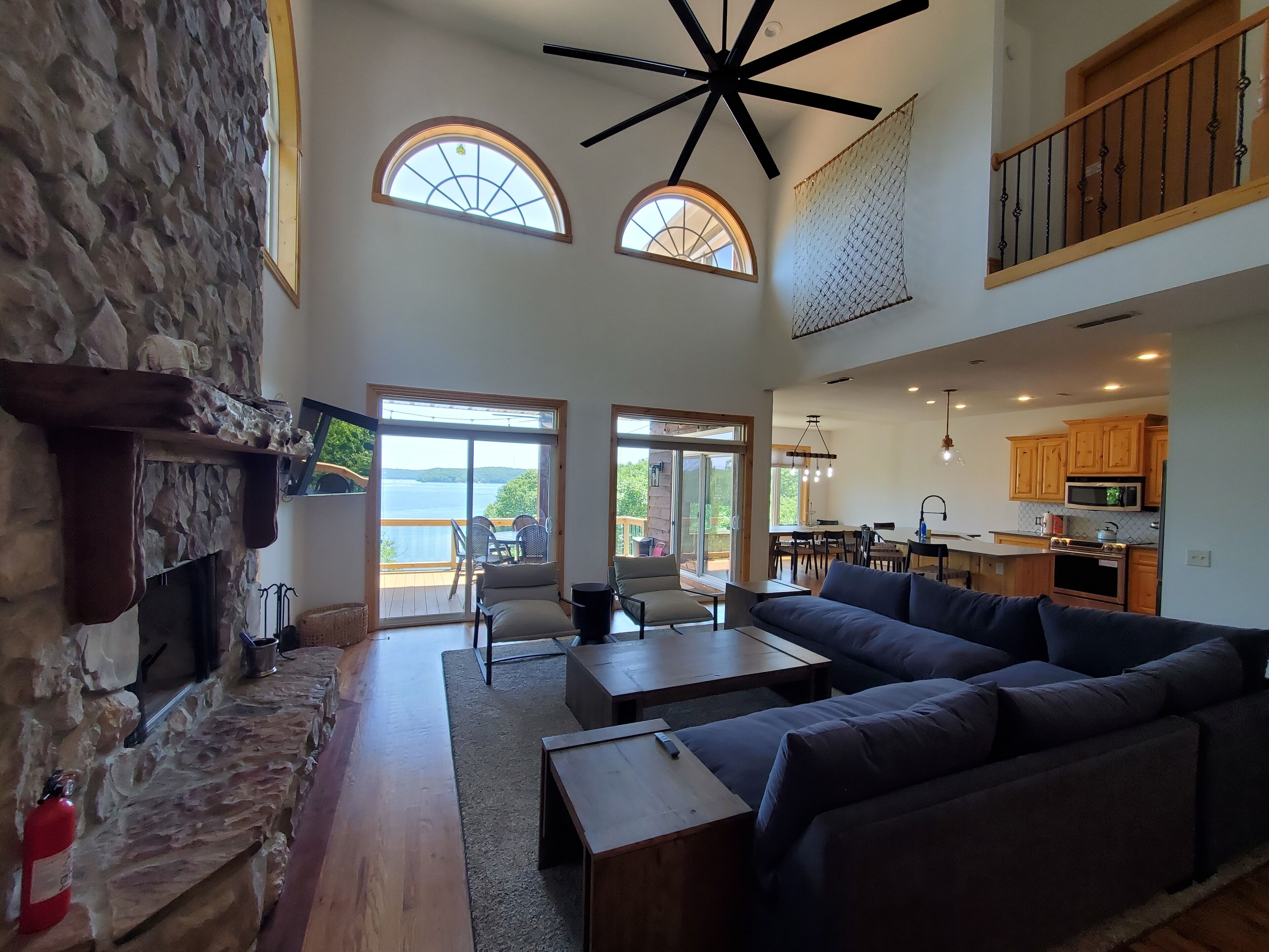 Camp Robert-Lakefront-Sleeps 17-Big Lake View-Very Nice Home-Pool