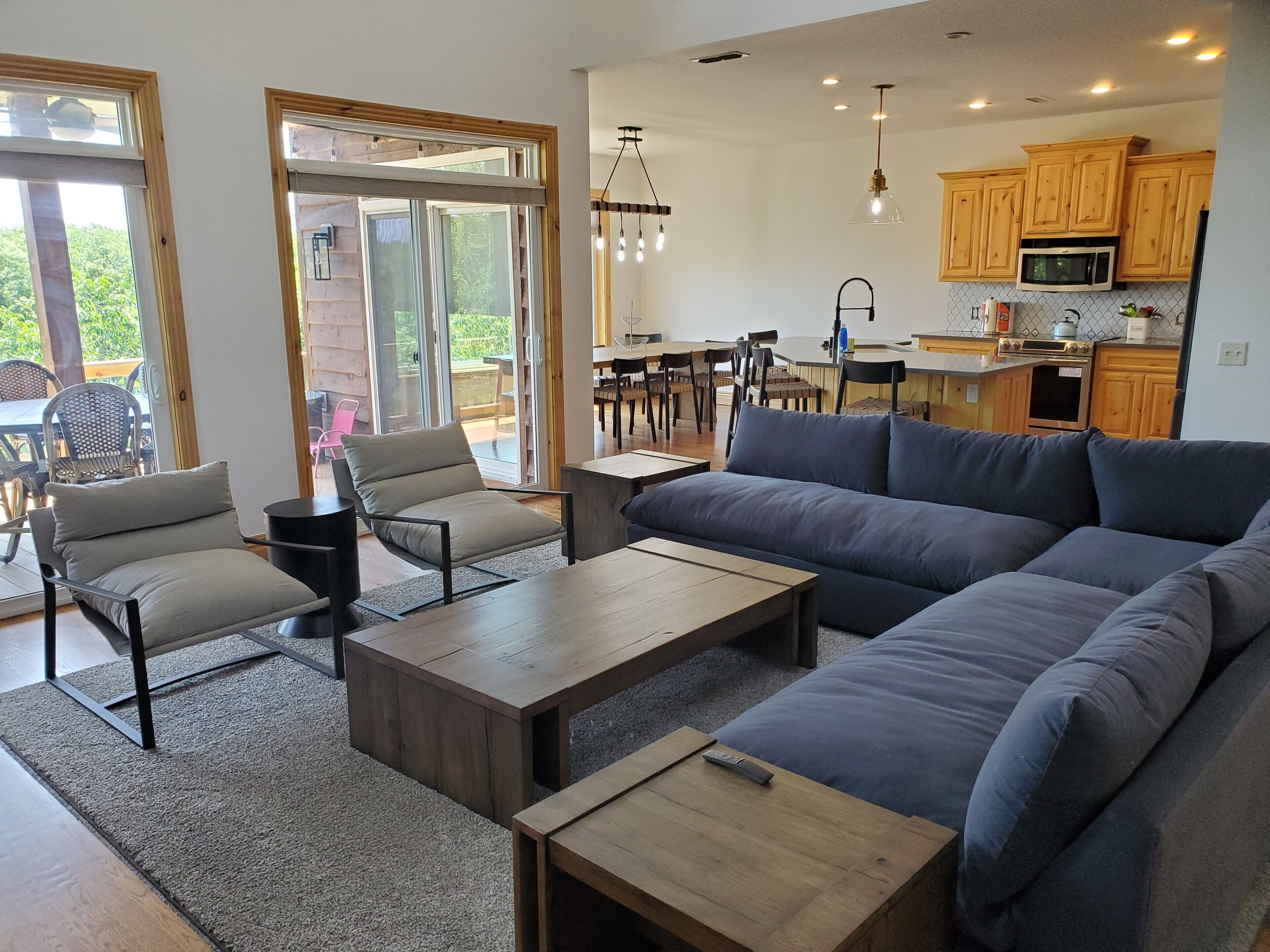 Camp Robert-Lakefront-Sleeps 17-Big Lake View-Very Nice Home-Pool