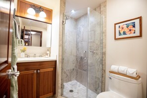 Shower, hair dryer, towels, soap - Beachfront Kihei! A True Beachfront Experience! (Kihei)