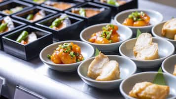 Daily buffet breakfast (JPY 2500 per person)