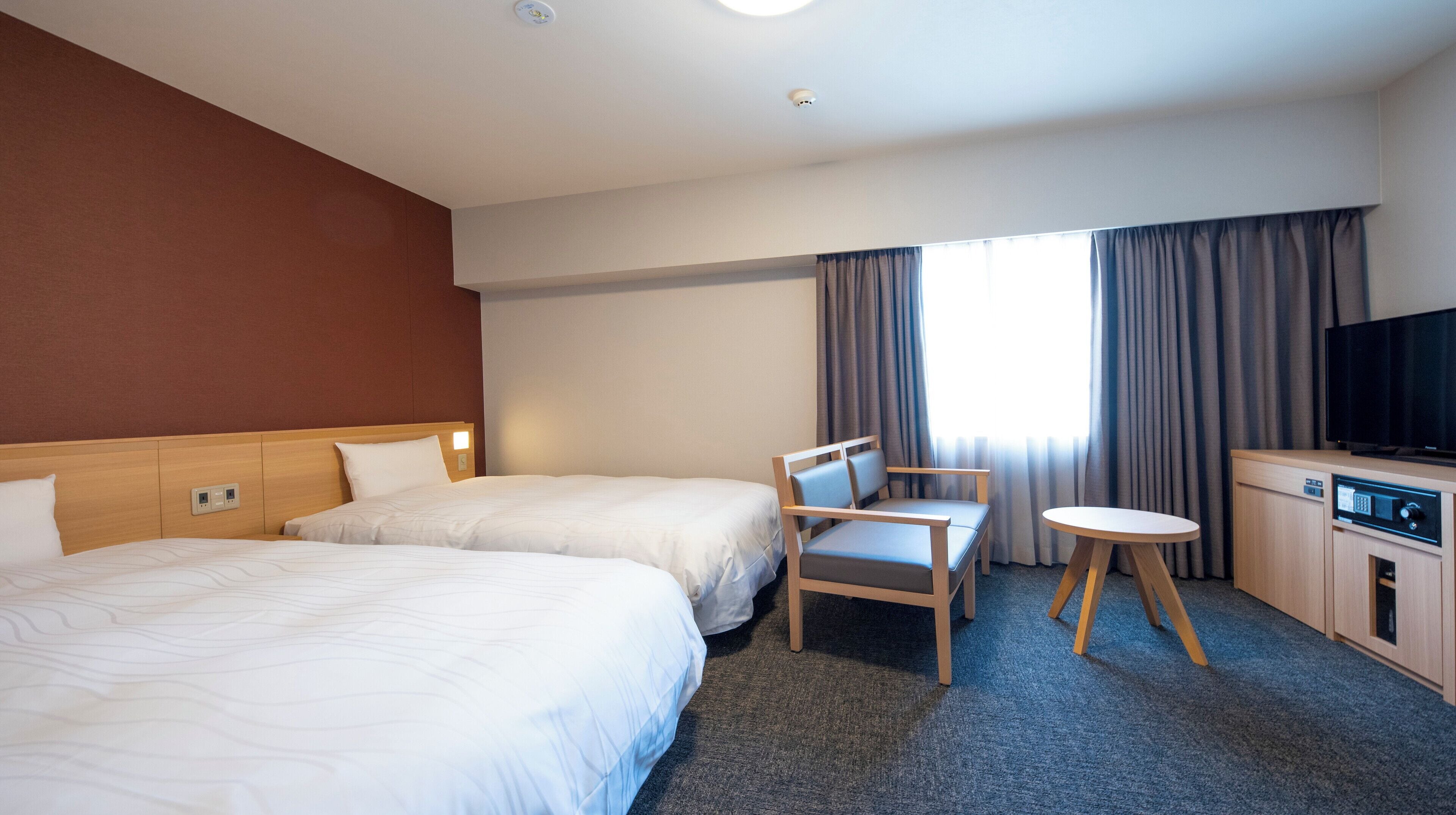 In-room safe, desk, soundproofing, free WiFi