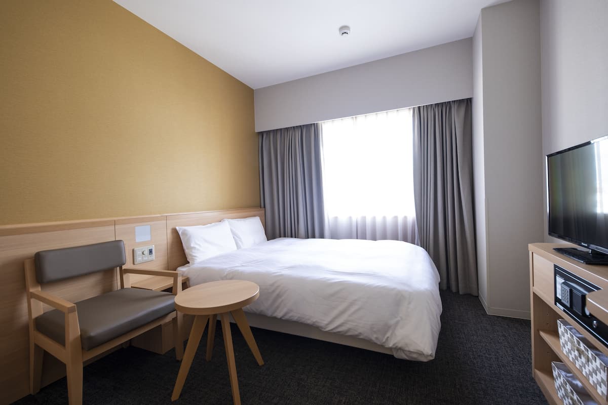 1 bedroom, in-room safe, desk, soundproofing