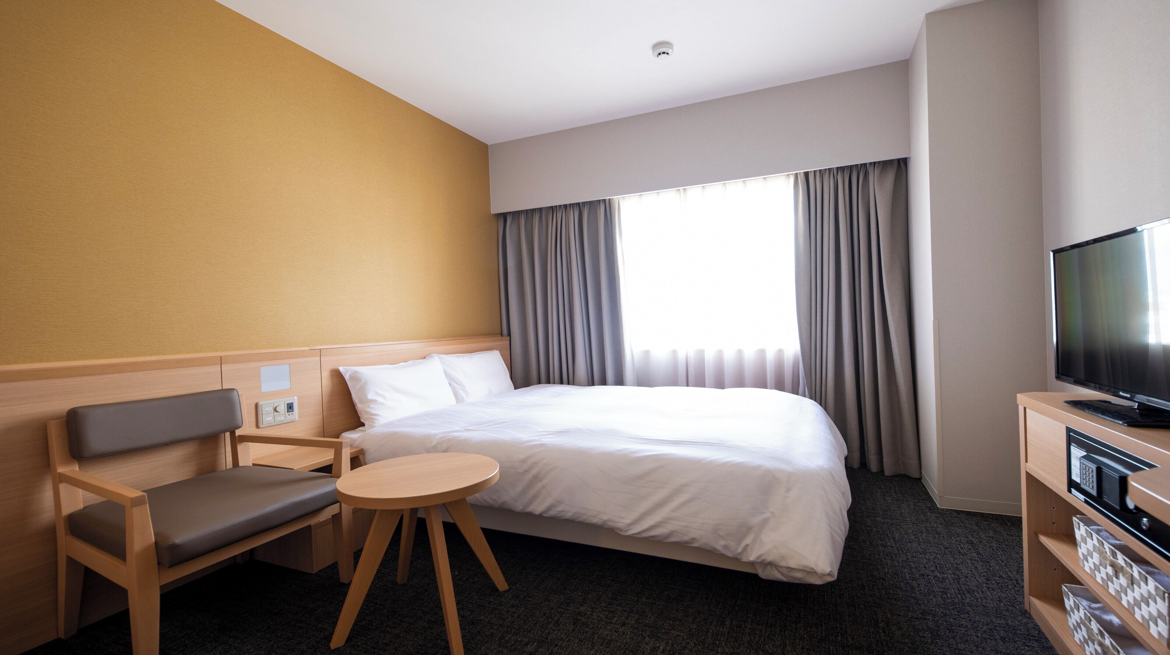 In-room safe, desk, soundproofing, free WiFi