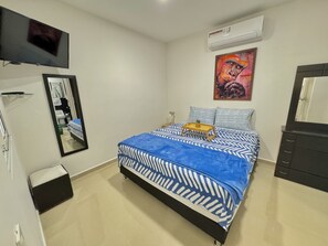 2 bedrooms, in-room safe, desk, iron/ironing board