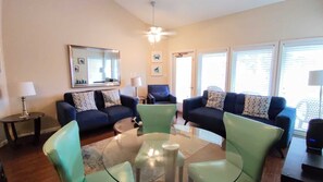 Condo, 2 Bedrooms | Dining