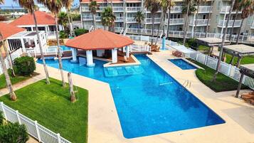 Kondominium, 2 kamar tidur | Kolam renang