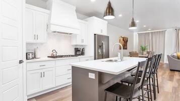 Casa de ciudad, 6 habitaciones | Cocina privada | Refrigerador, horno, cafetera y tetera y tostadora