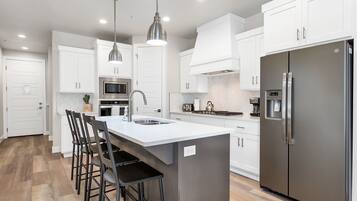 Casa de ciudad, 6 habitaciones | Cocina privada | Refrigerador, horno, cafetera y tetera y tostadora