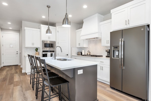 Casa de ciudad, 6 habitaciones | Cocina privada | Refrigerador, horno, cafetera y tetera y tostadora