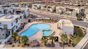 A residential area with modern houses, a swimming pool, and a parking lot. - Family Fun Getaway #2333 5 Bedroom Townhouse by RedAwning (Washington)
