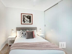 4 chambres, fer et planche à repasser, lit parapluie, Wi-Fi gratuit