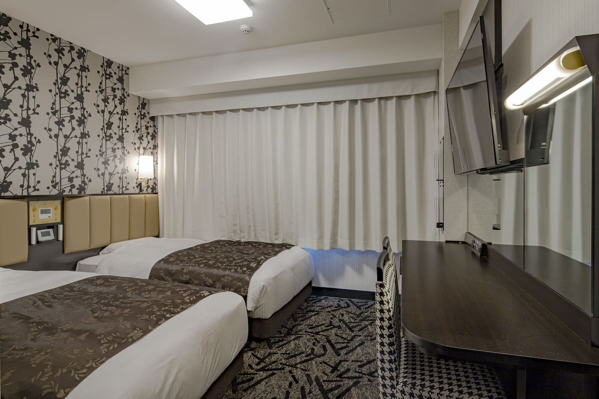 Desk, blackout drapes, free WiFi, bed sheets