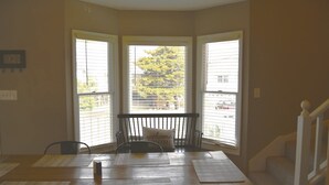 House, 4 Bedrooms | Dining