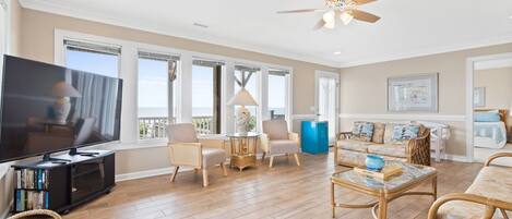 House, 4 Bedrooms | Living area