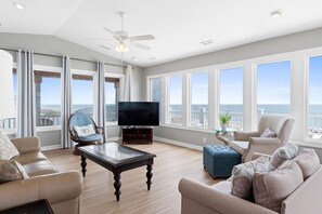 House, 4 Bedrooms | Living area