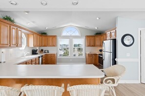 House, 4 Bedrooms | Private kitchen | Fridge, oven, coffee/tea maker, toaster