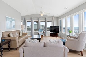 House, 4 Bedrooms | Living area