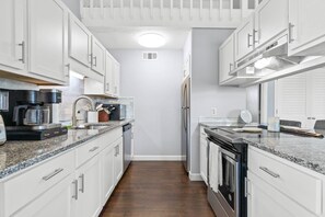 House, 4 Bedrooms | Private kitchen | Fridge, oven, coffee/tea maker, toaster
