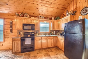 House, 1 Bedroom | Private kitchen