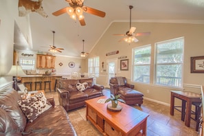 House, 4 Bedrooms | Living room - Cowboy Lodge Rr94404 #4 4 Bedroom Home by RedAwning (New Braunfels)