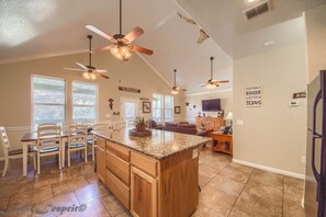 House, 4 Bedrooms | Private kitchen