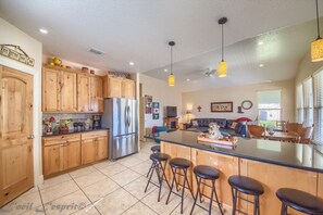 House, 4 Bedrooms | Private kitchen | Fridge, oven, coffee/tea maker, toaster - Silver Spur Rr 944016 4 Bedroom Home by RedAwning (New Braunfels)