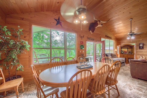 House, 3 Bedrooms | Dining