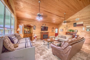 House, 3 Bedrooms | Living area