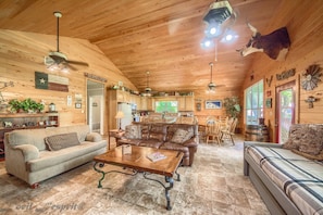 Living area - Texas Star Rr9084ts 3 Bedroom Home by RedAwning (New Braunfels)