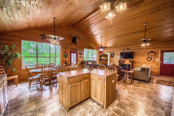 House, 3 Bedrooms | Dining