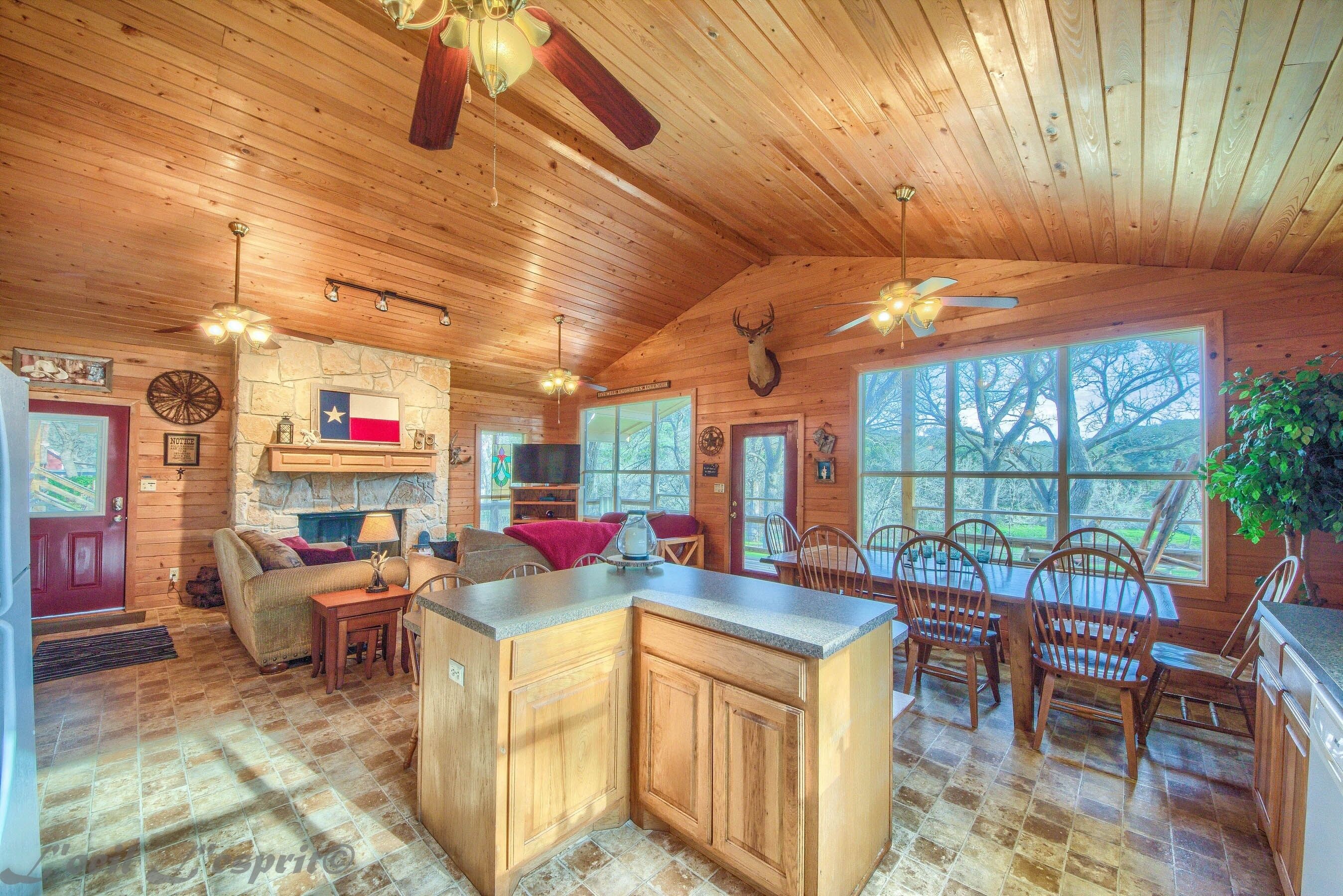House, 3 Bedrooms | Living room | 30-inch Smart TV with satellite channels, TV