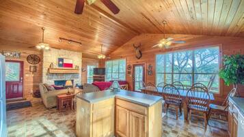 House, 3 Bedrooms | Living room | 30-inch Smart TV with satellite channels, TV