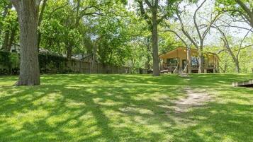 House, 3 Bedrooms | Property grounds