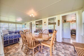 House, 1 Bedroom | Dining