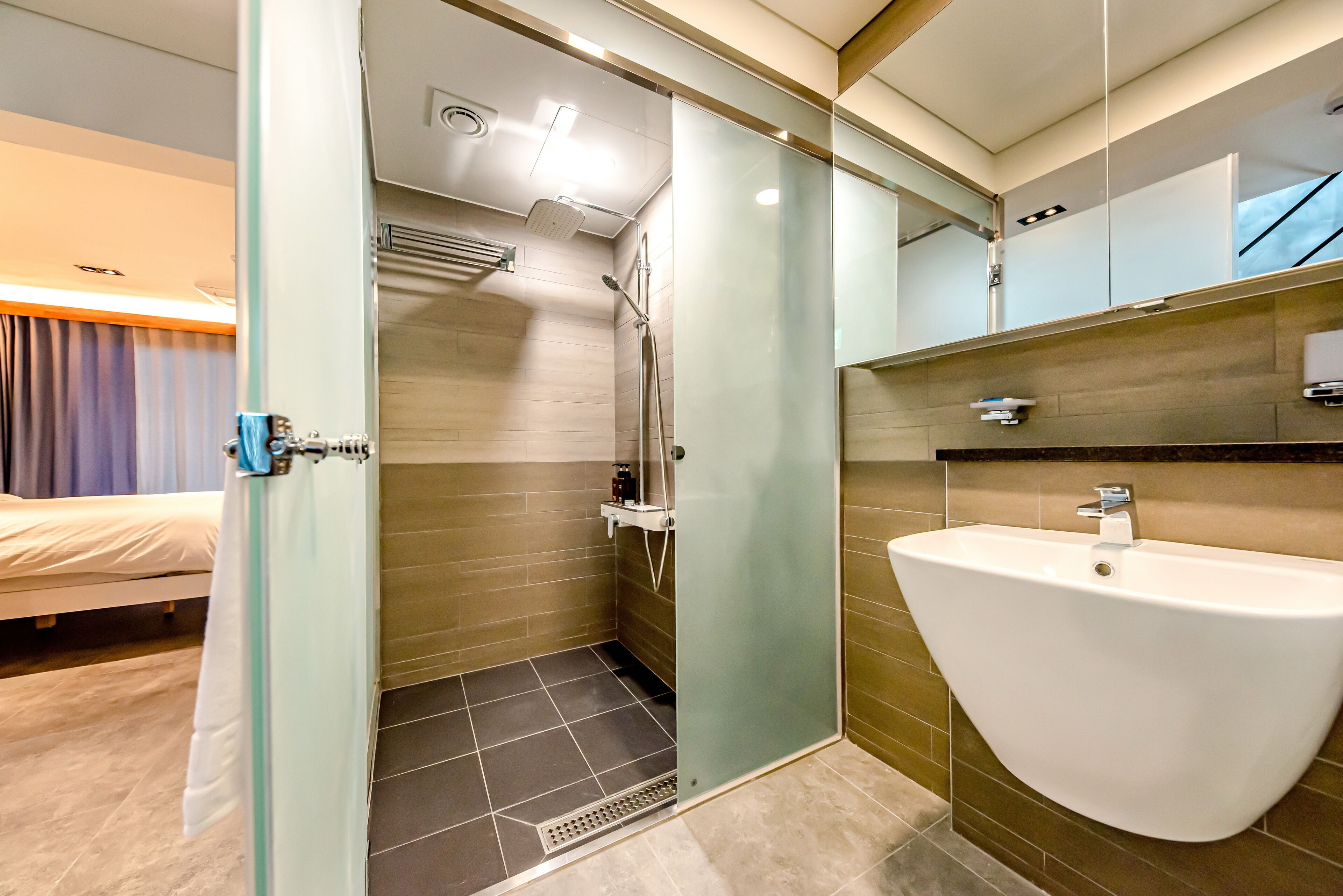 luxury villa (reserve for warm pool use after the booking, early sold-out expected) | bathroom | shower, free toiletries, hair dryer, bidet