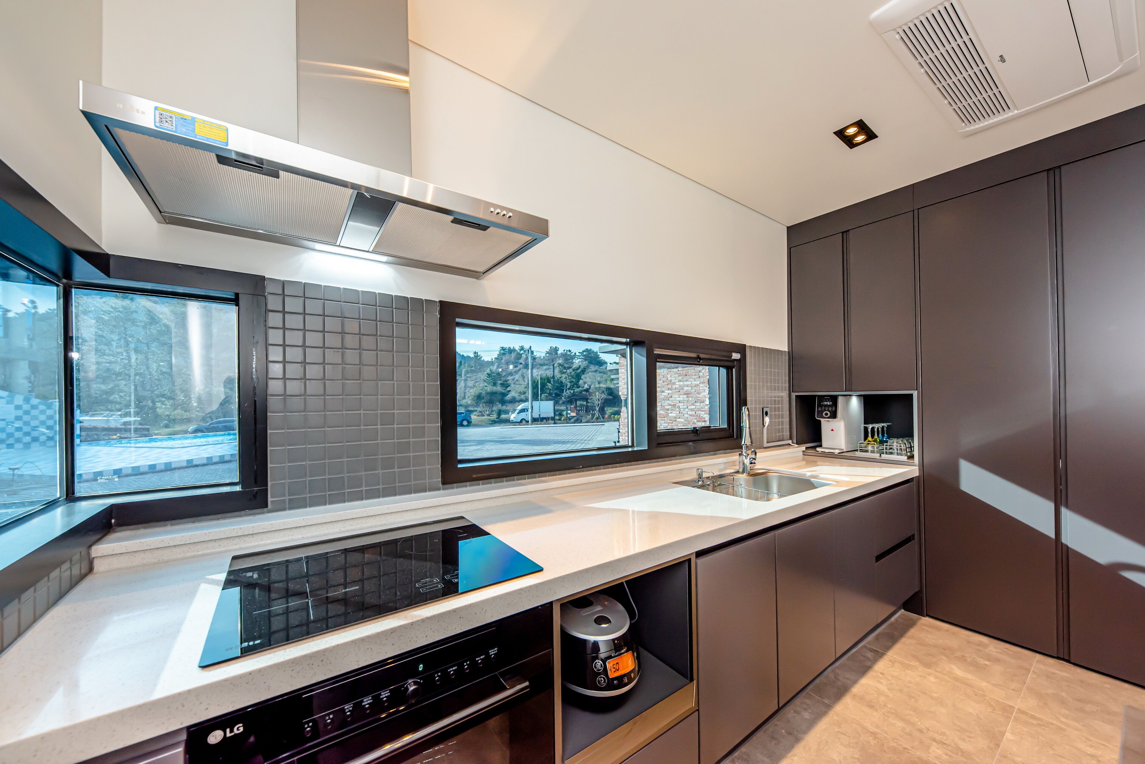 luxury villa (reserve for warm pool use after the booking, early sold-out expected) | private kitchenette | full-sized fridge, microwave, oven, stovetop