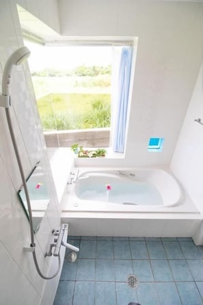 Private Vacation Home | Bathroom | Combined shower/tub, free toiletries, hair dryer, slippers