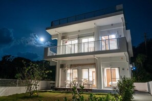 Exterior - Blue moon in Sesokojima (Motobu)