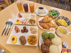 Petit déjeuner buffet servi tous les jours en supplément