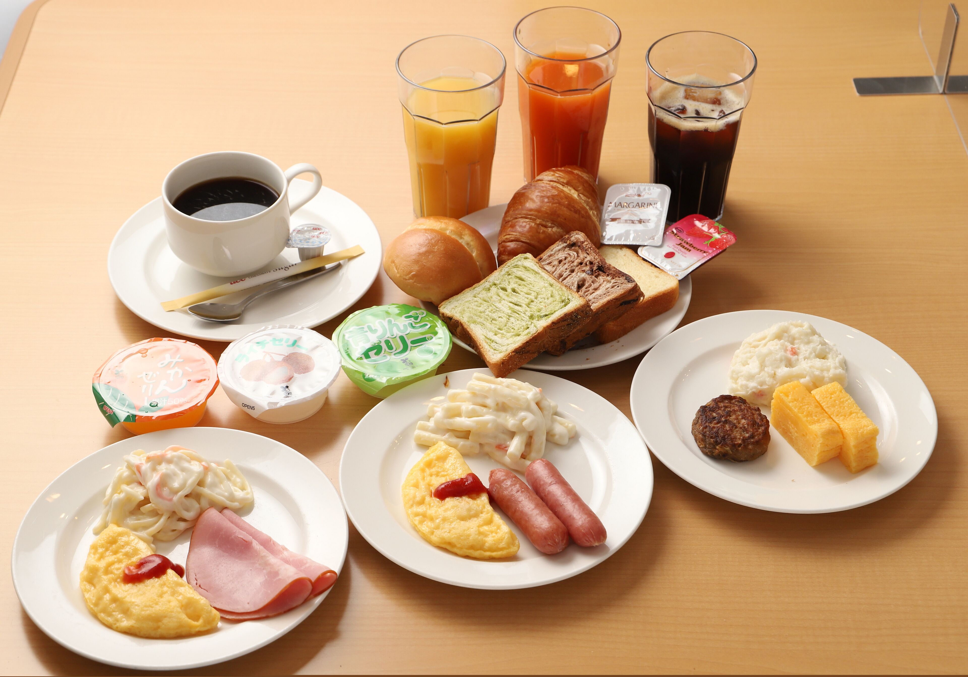 Petit déjeuner buffet servi tous les jours en supplément