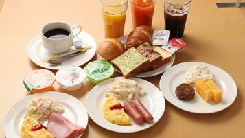 Petit déjeuner buffet servi tous les jours en supplément