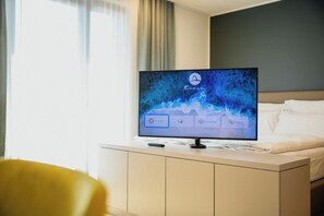 Apartment Leblon, Kitchenette | Premium bedding, in-room safe, desk, laptop workspace - Rioca Vienna Posto 1 (Vienna)