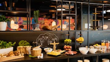 Tägliches Frühstücksbuffet (19.50 EUR pro Person)