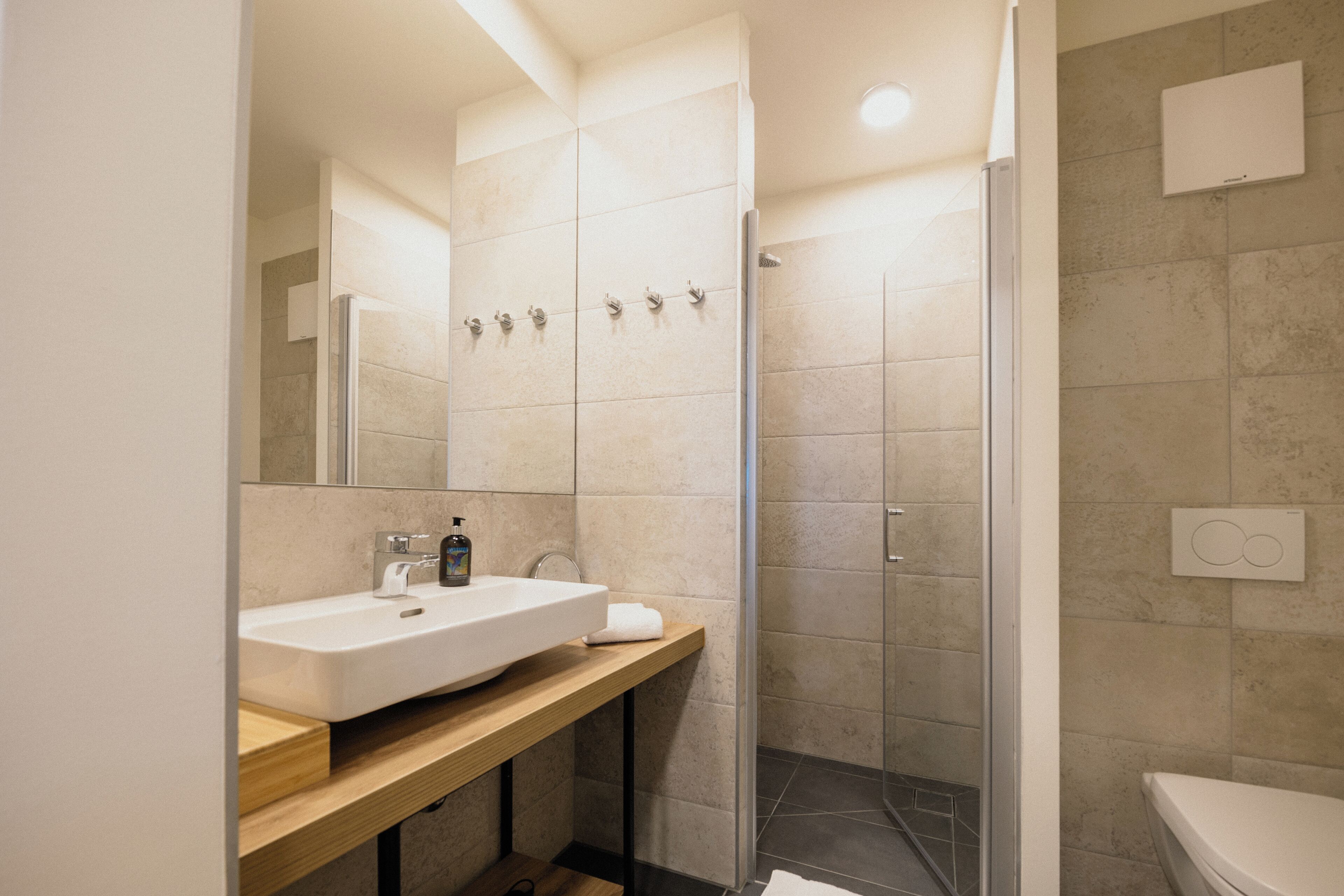 shower, rainfall showerhead, free toiletries, hair dryer